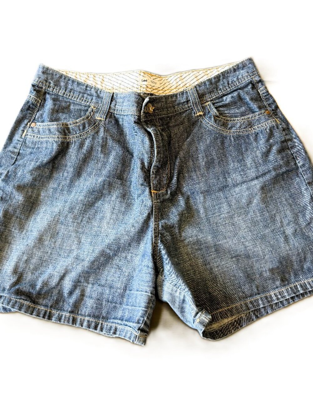 Lee Women’s Just Below Waist Denim Shorts Medium Wash Size 16M